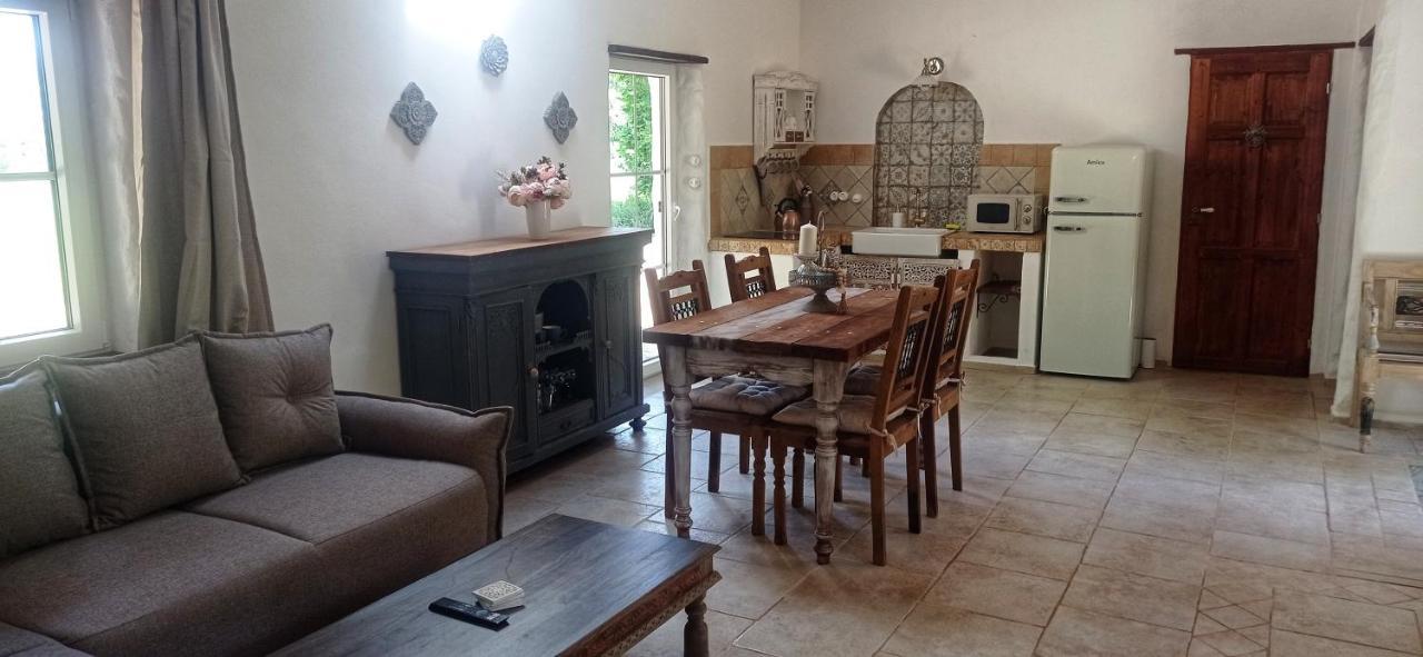 Bungalov Trapani Ruzova Esterno foto