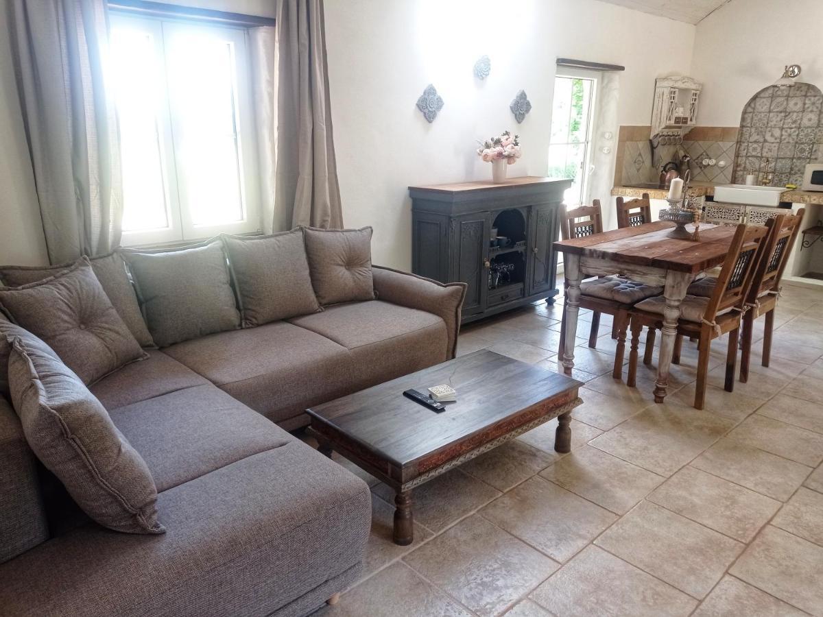Bungalov Trapani Ruzova Esterno foto